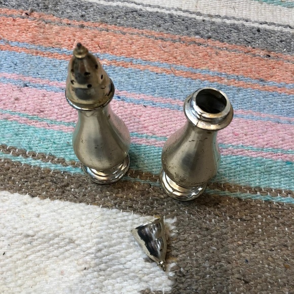 Vintage 1940's Salt & Pepper Shaker Set - Picture 3 of 4